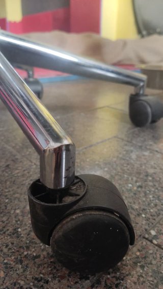Silla de oficina giratoria con ruedas