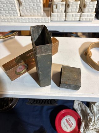 Nivel de madera y latón antiguo