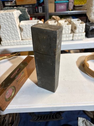 Nivel de madera y latón antiguo