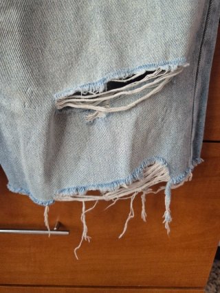 Bermudas vaqueras rotas