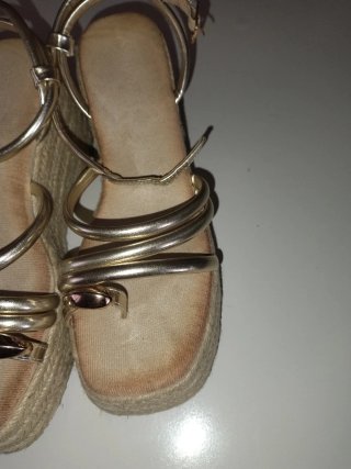 Sandalias cuña doradas
