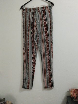 Pantalón estampado étnico