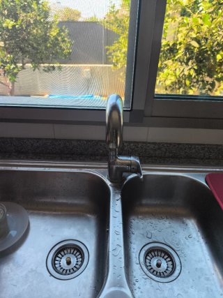 Grifo de cocina metálico