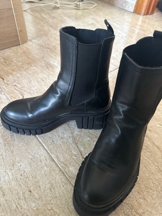Botas Stradivarius negras casi nuevas
