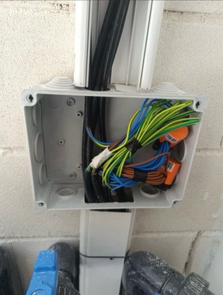 ELECTRICISTA — AVERÍAS Y INSTALACIONES