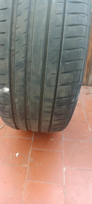 Neumático Michelin Pilot Sport 4 225/40 ZR18 Usado