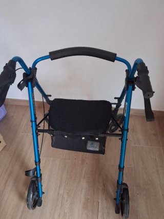 Andador de aluminio plegable