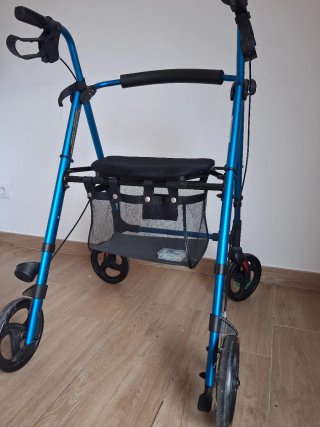 Andador de aluminio plegable