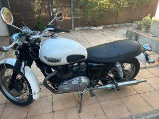 Triumph Bonneville T100 Negra y Blanca