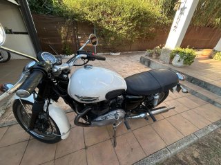 Triumph Bonneville T100 Negra y Blanca