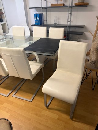 Mesa de comedor cristal  mas 8 sillas