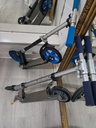 Due monopattini per bambini