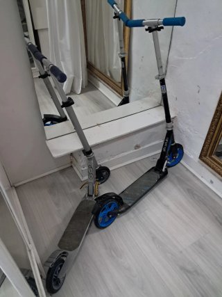Due monopattini per bambini