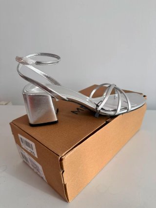 Sandalias de tacón plateadas