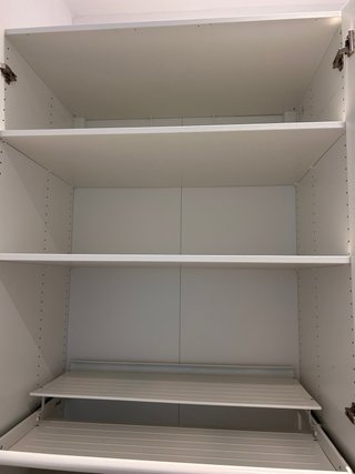 Armario blanco con baldas zapatero extraíbles
