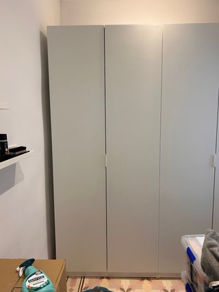 Armario blanco con baldas zapatero extraíbles