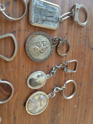 Lote de 8 llaveros religiosos y decorativos
