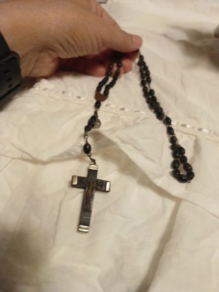 Rosario vintage madera con medallita Pablo VI