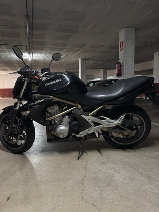 Kawasaki ER6N 2006 Naked Negra/Dorada