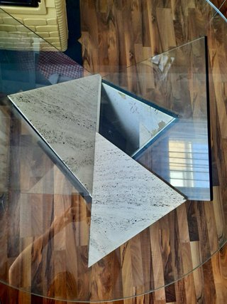 Tavolo rotondo in marmo e vetro