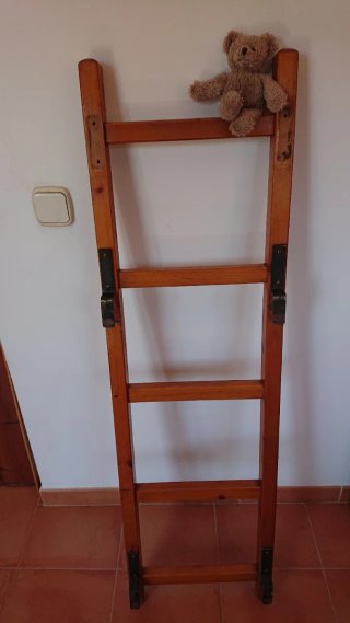 Escalera de madera para litera