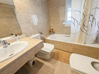 Ático en venta en La Dama de Noche-La Alzambra en Marbella
