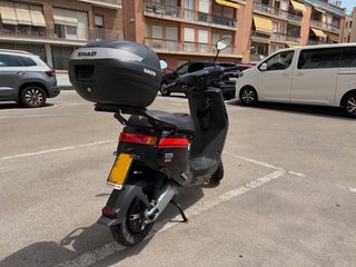 Moto eléctrica NIU MQi+ Sport Negra/Roja