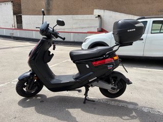 Moto eléctrica NIU MQi+ Sport Negra/Roja