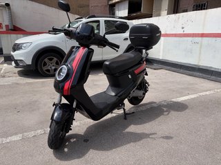 Moto eléctrica NIU MQi+ Sport Negra/Roja