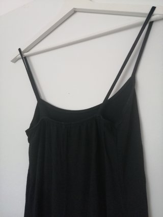 Vestido negro ajustado de tirantes