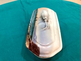 Caja de tocador de cerámica pintada con paisaje
