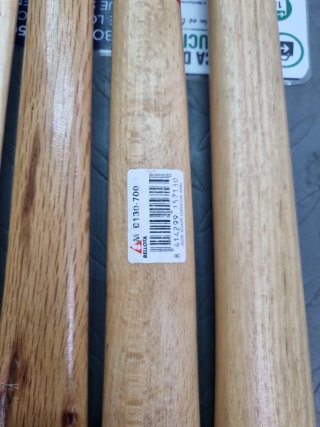 Mangos de hacha de madera
