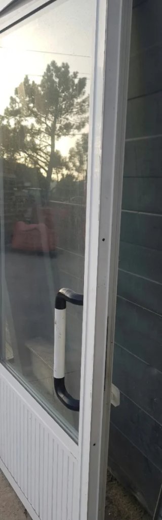 Puerta aluminio blanco con cristal y fijo superior