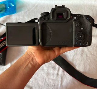 Canon EOS 90D + Lente 18-135mm IS USM