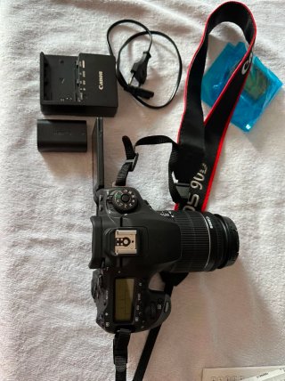 Canon EOS 90D + Lente 18-135mm IS USM