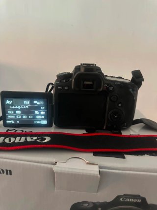Canon EOS 90D + Lente 18-135mm IS USM