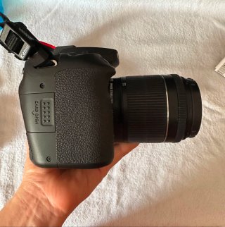 Canon EOS 90D + Lente 18-135mm IS USM