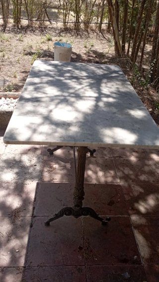 Mesa de forja y mármol