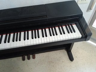Piano Negro Grande para Reparar precio negociable