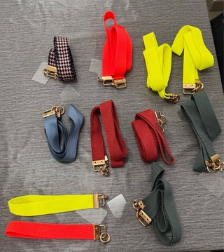 Correas para móvil 5€ largo y 3€ el corto