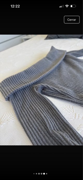 Top gris escotado manga acampanada
