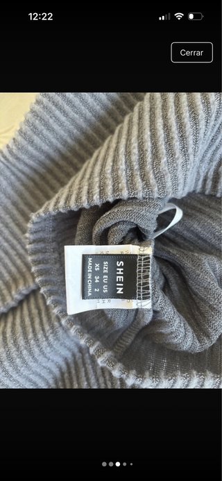 Top gris escotado manga acampanada