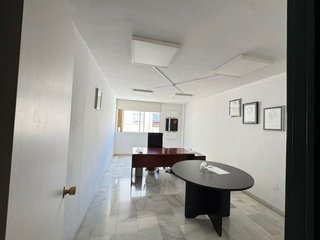Oficina en venta en La Malagueta - La Caleta en Málaga