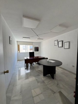 Oficina en venta en La Malagueta - La Caleta en Málaga