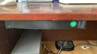 Mesa de despacho de madera con cajonera