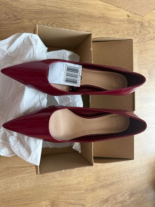 Zapatos de tacón rojos Mango