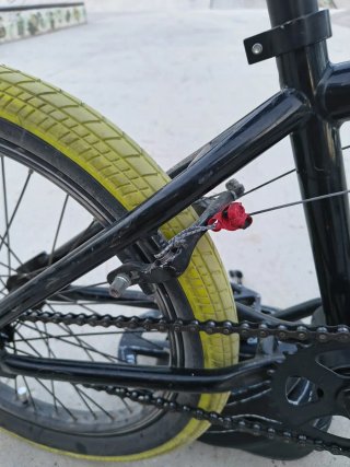 Bicicleta BMX negra