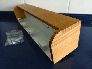 Perchero de pared de madera con ganchos ocultos