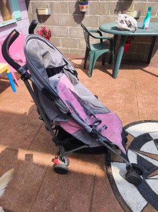 Silla de paseo Maclaren rosa y gris