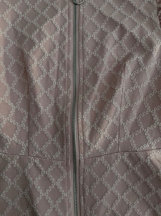 Chaqueta rosa elegante